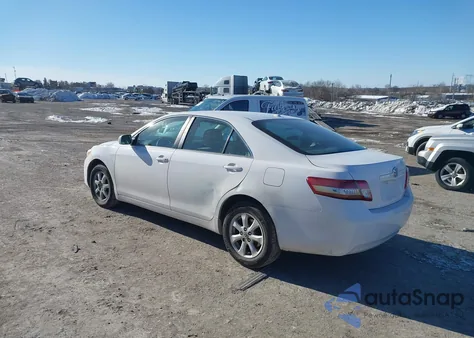 2010 Toyota Camry Le z USA, uszkodzony, nr VIN 4T4BF3EK6AR018551